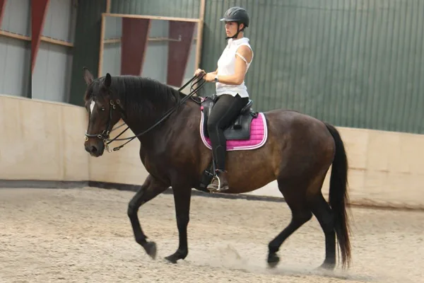Kathrine Heiberg riding Mikines