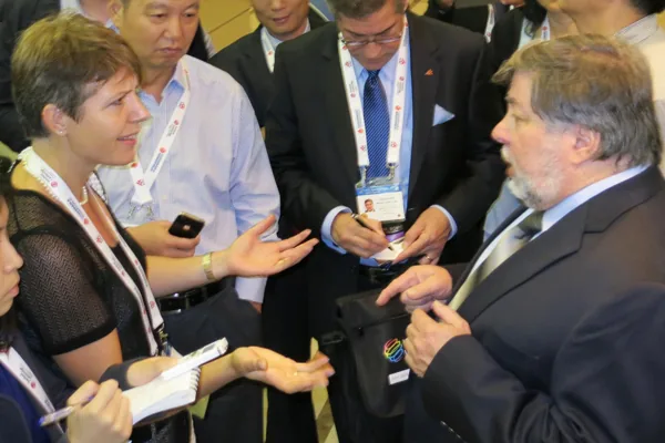 Kathrine Heiberg talking to Steve Wozniak at ICSC in Shanghai